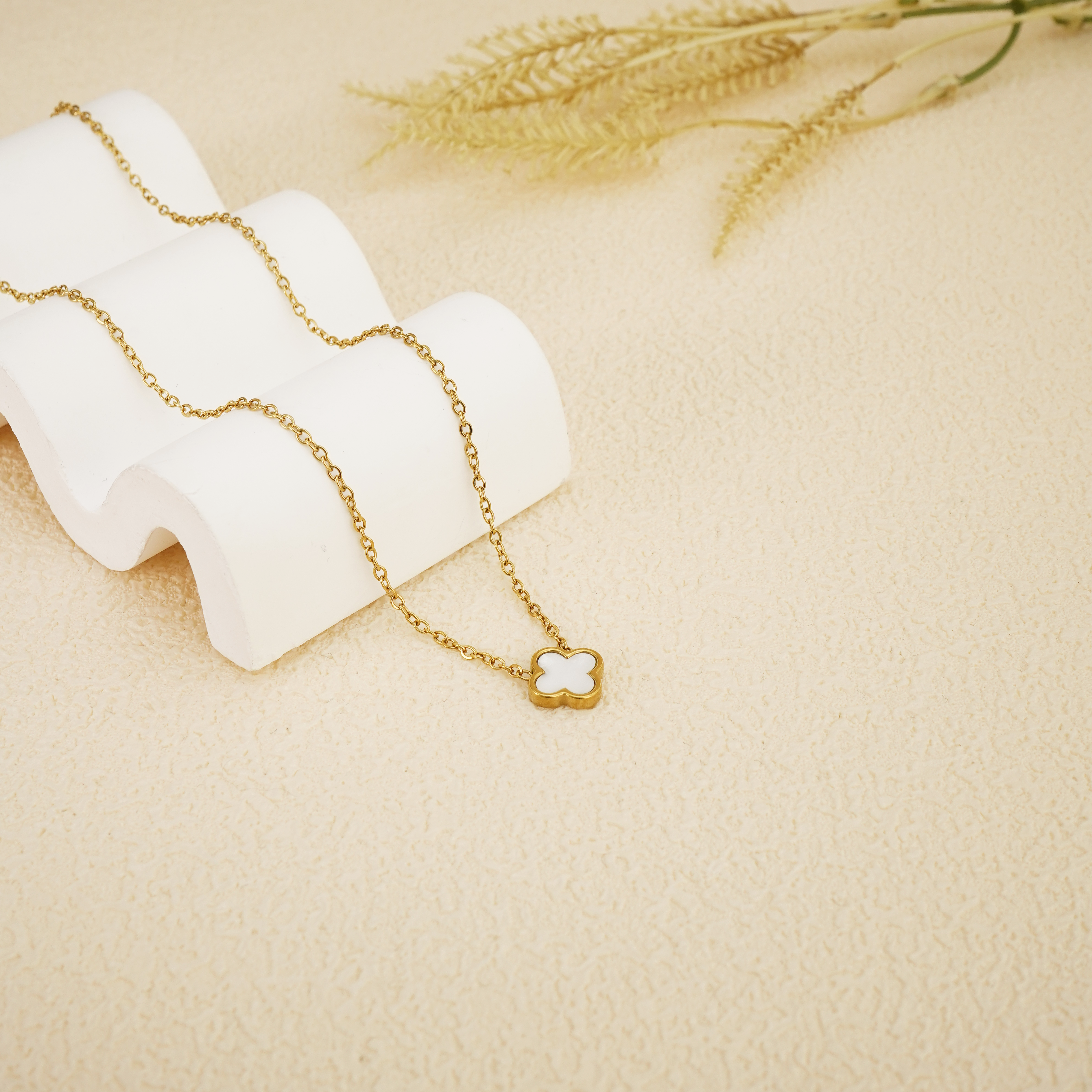 Pearl clover necklace (Gold)